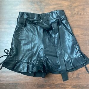 High Rise | Faux leather Short | Simplee